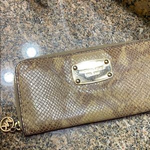 Micheal Kors wallet